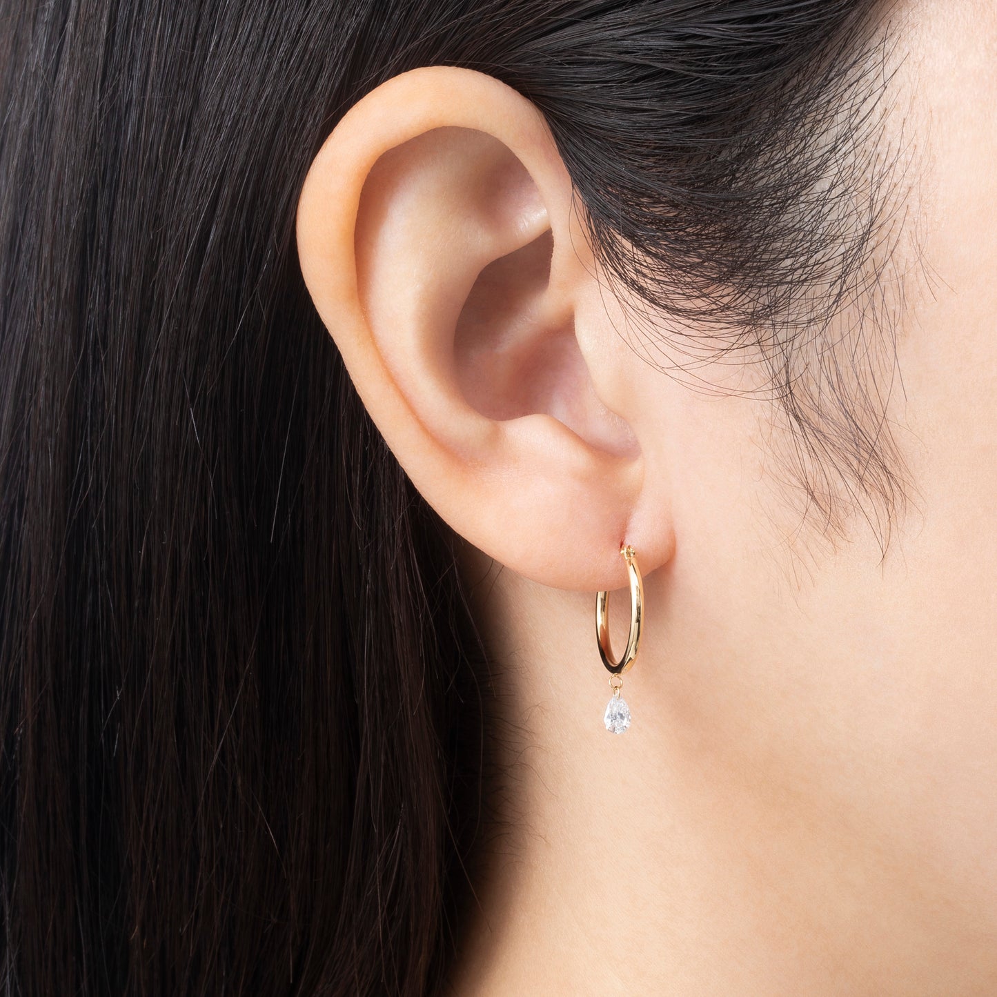 INNOCENCE Pair Shape Hoop Earrings / K18 Yellow Gold / 0.15 Carat x 2 pieces